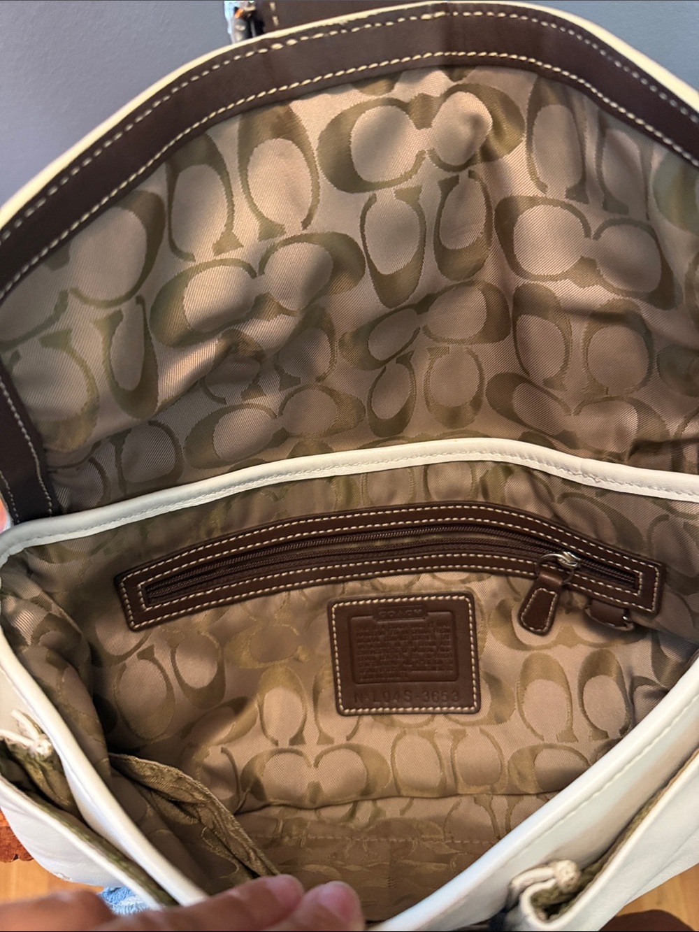 Coach Soho shoulder bag - perfect condition - Cream and Tan Leather Buckle - Picture 2 of 6